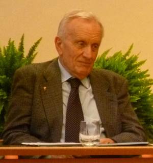 http://olodogma.com/wordpress/wp-content/uploads/2012/10/Francesco-Mario-Agnoli-con-Carlo-Felice-Casula.jpg