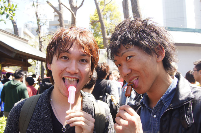 http://cdn0.lostateminor.com/wp-content/uploads/2013/04/Kanamara-Matsuri-7-650x432.jpg