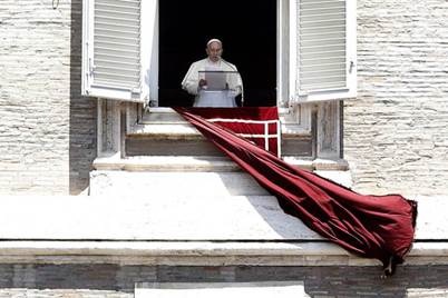 http://www.ilmessaggero.it/FotoGallery_IMG/HIGH/20140629_73095_angelus--6-.jpg