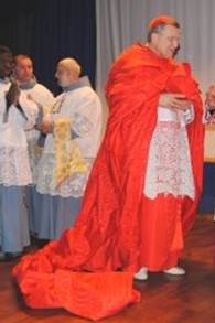 http://www.diocesiportosantarufina.it/dfiles/fedit/cappa%20magna%2012.JPG